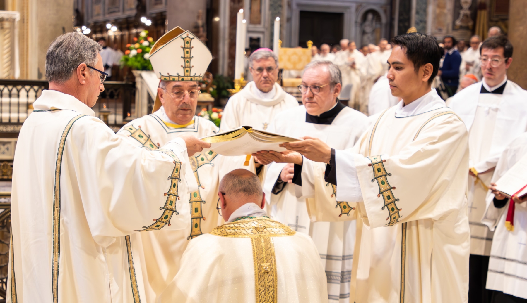 L&#039;omelia di De Donatis per l&#039;Ordinazione episcopale di P. Davide
